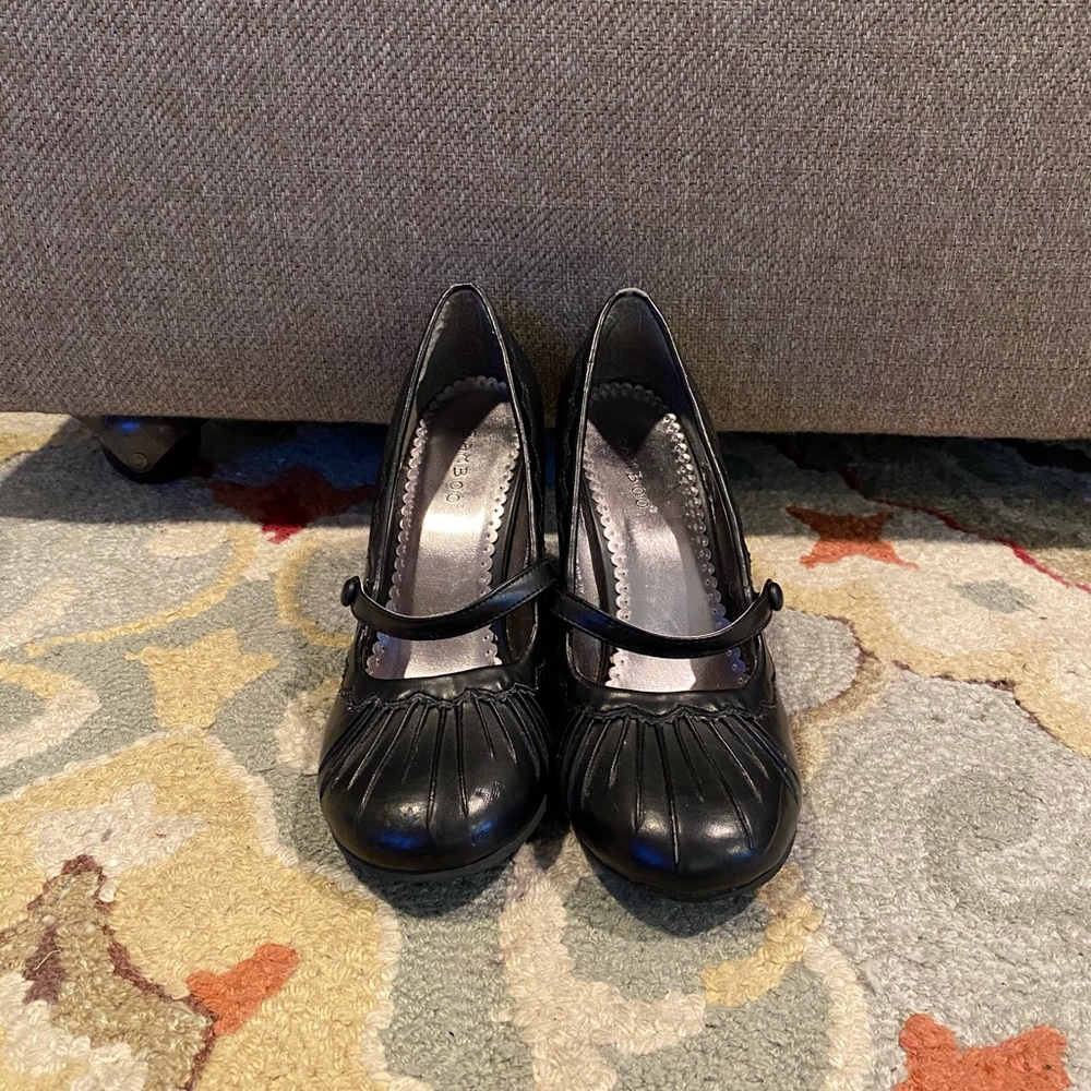 Bamboo closed toe wedges